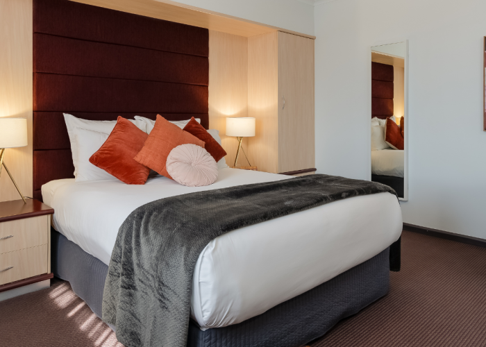 Mercure-Albury-Hero-Image_Deluxe-Spa-Suite