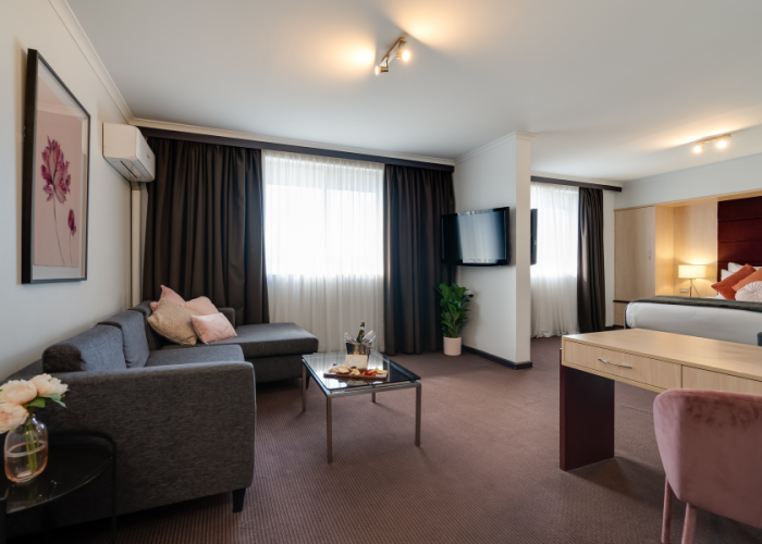 Mercure-Albury-_-Deluxe-Spa-Suite-5