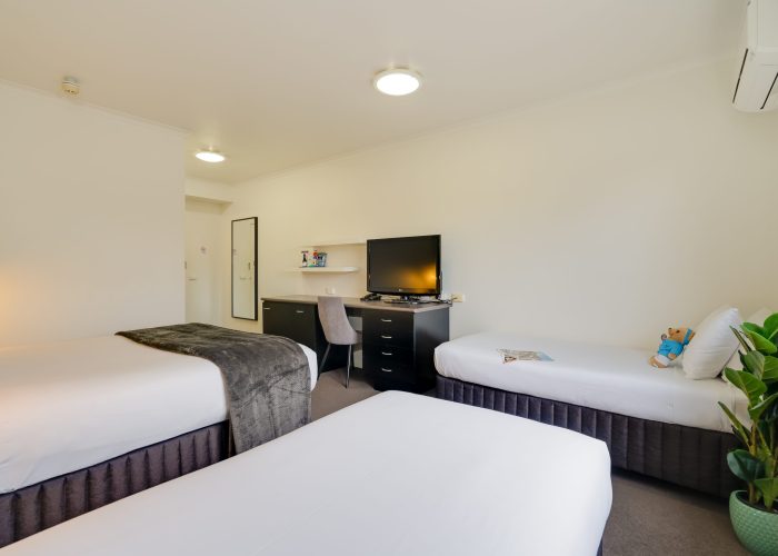 Mercure Albury_ Superior Queen and Two Single Photo 1